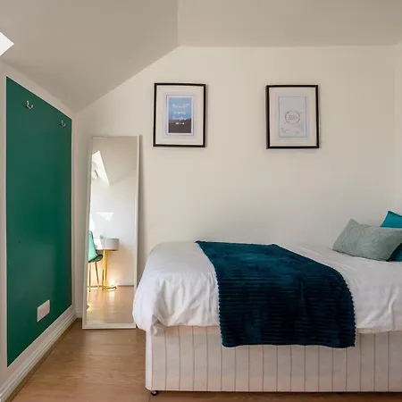 Centre House - 5 Bedrooms - Sleeps 9 - Parking Эдинбург