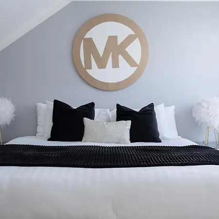 Дом отдыха Centre House - 5 Bedrooms - Sleeps 9 - Parking Эдинбург