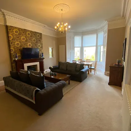 아파트 Beautiful & Bright 2 Bed Flat Murrayfield *