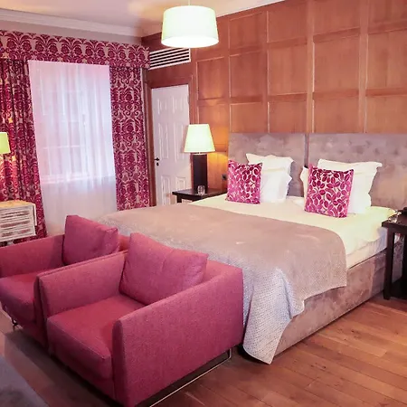 Tigerlily Отель