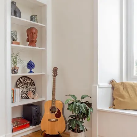 Castle Views! Stylish 2bd Flat, Sleeps 4 * 爱丁堡