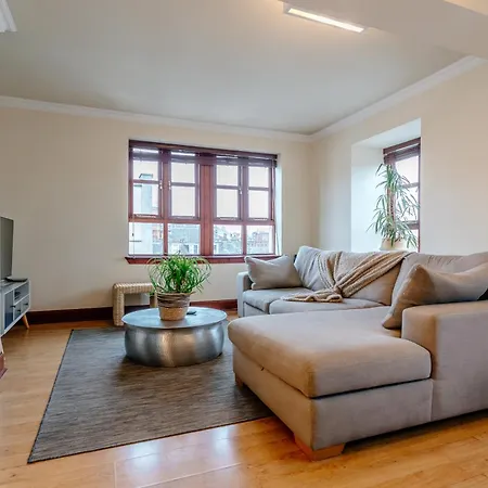 Comfortable Leith Free Parking Apartment