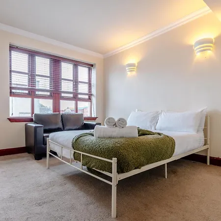 Comfortable Leith Free Parking *