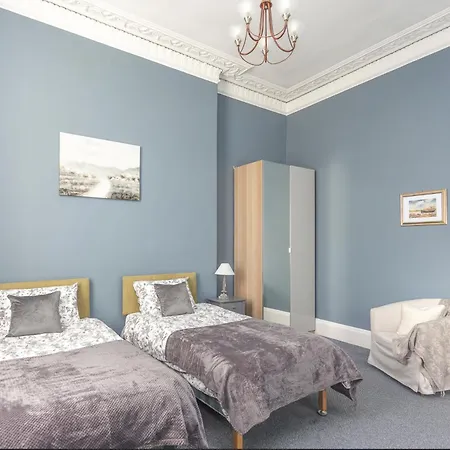 A Two Bedroom - Victorian At 8 Priestfield Road Apartment