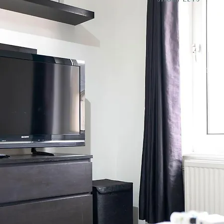 Cosy 2 Bed West End - Easy Public Transport, Minutes From Corn Exchange, Supermarket And Cafe Within Walking Distance Lägenhet