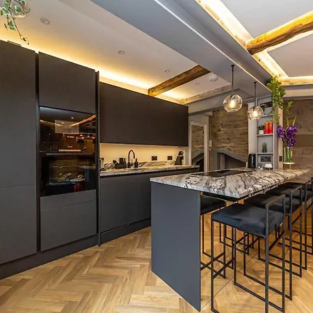 Canon Cave * Эдинбург