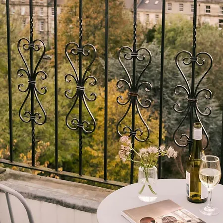Sonder By Marriott Bonvoy Royal Garden New Town Edinburgh