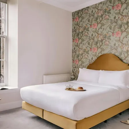 Thistle Royal Garden 4*