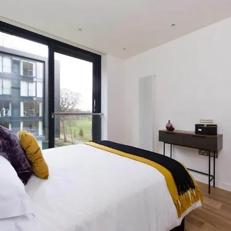 Apartment Stylish 2br In Quartermile Balcony & Garden View