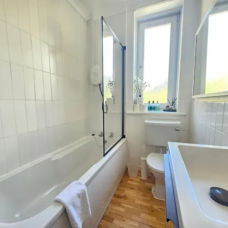 Διαμέρισμα Charming 2-bedroom Ground Floor With Garden And Free On-street Parking *