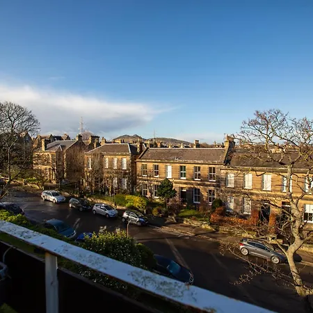 Mid-century Gem Steps From The Apartmán