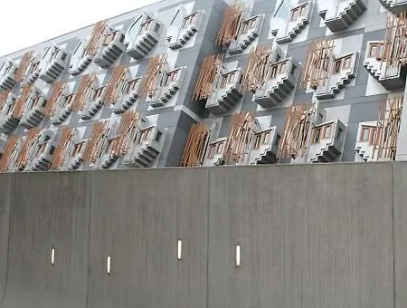 Apartmán Mid-century Gem Steps From The *