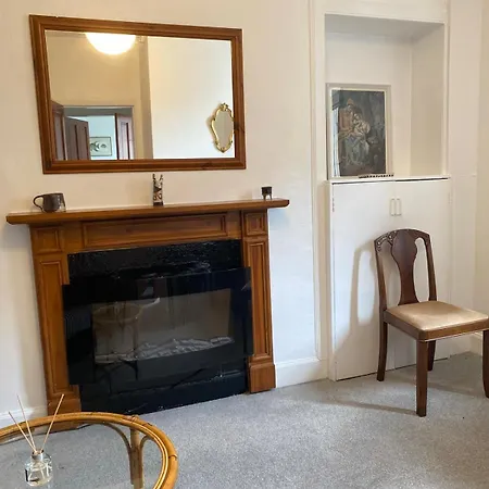 1 Bed Flat Near Castle Edinburgh