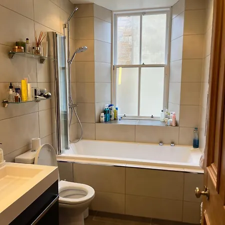 Quiet In Vibrant Bruntsfield With Private Parking *