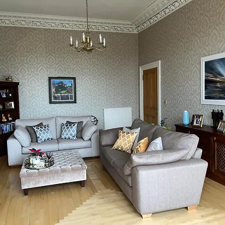Quiet In Vibrant Bruntsfield With Private Parking *