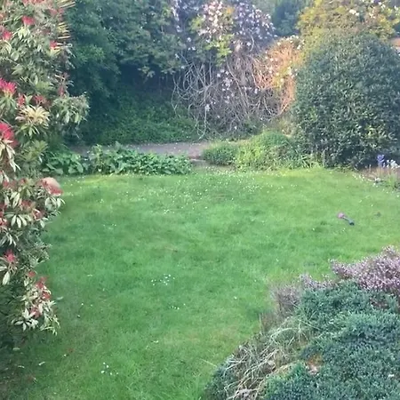 Quiet In Vibrant Bruntsfield With Private Parking