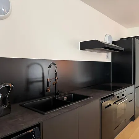Hotel apartamentowy Squarezzz - Group