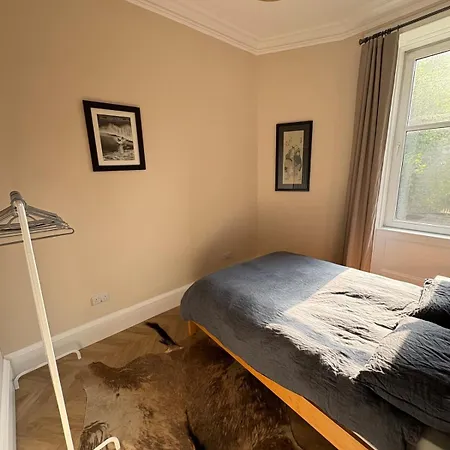 Spacious 2 Bed - Perfect Location * Edimburgo