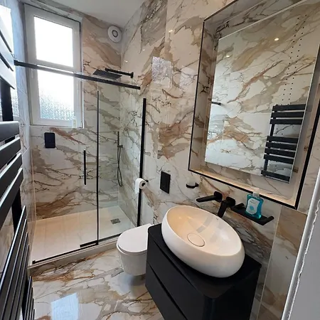 Spacious 2 Bed - Perfect Location * Edimburgo