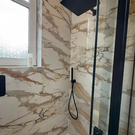 Spacious 2 Bed - Perfect Location Edimburgo