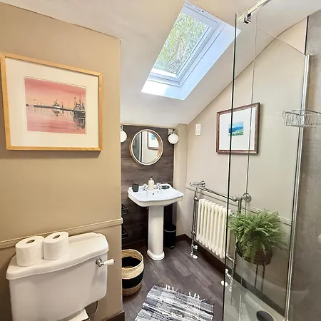 Modern Vintage Bliss Near Calton Hill * Edinburgh