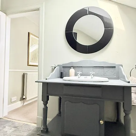 Modern Vintage Bliss Near Calton Hill