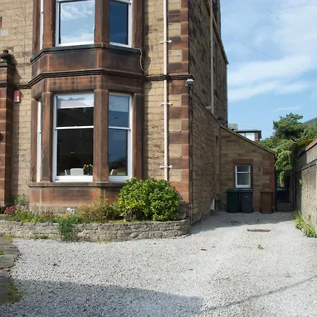 Victorian With Car Parking In Driveway, Murrayfield Edinburg