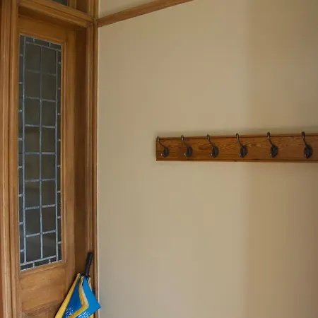 Victorian With Car Parking In Driveway, Murrayfield Apartment Edinburgh