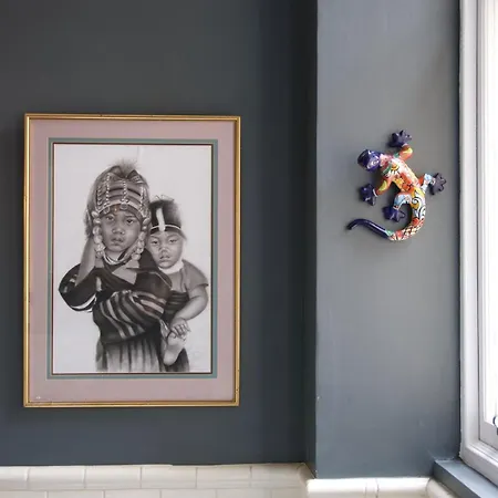 Victorian With Car Parking In Driveway, Murrayfield *