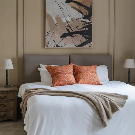 Royal Mile Apartment *