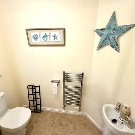 Torwood Townhouse - Free Parking, Superfast Wifi And Contractor Friendly