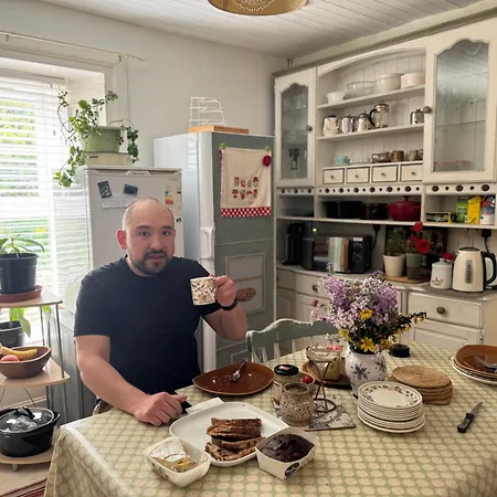 Oda ve Kahvaltı Charming For Share ,private Double , Fast Fibre Optik Int, Free Parking, Garden *