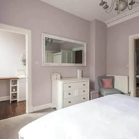 Tatil Evi Modern Holyrood Family Retreat *