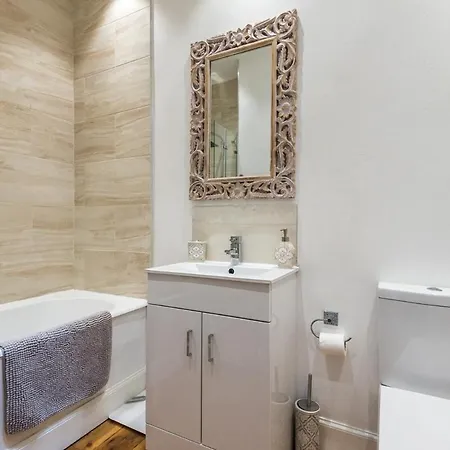 Modern Holyrood Family Retreat *