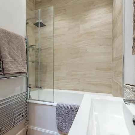 Modern Holyrood Family Retreat Semesterbostad *