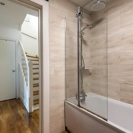 Modern Holyrood Family Retreat Tatil Evi Edinburgh