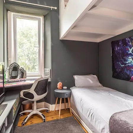 Modern Holyrood Family Retreat Tatil Evi