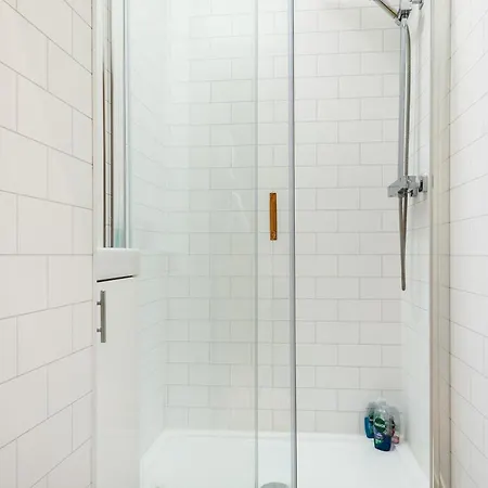 Cosy And Modern In Édimbourg