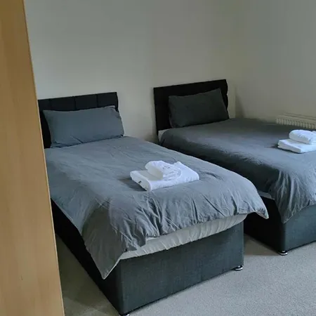 New Town Retreat By Leath Walk- Free Parking *