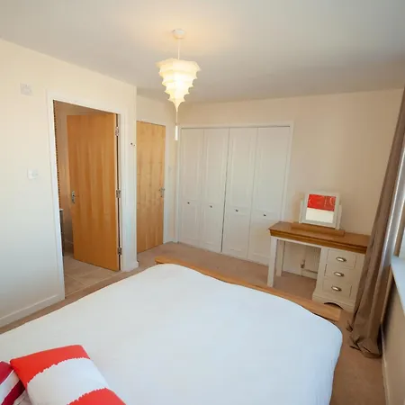 Central Edinburgh Apartment By The Castle *