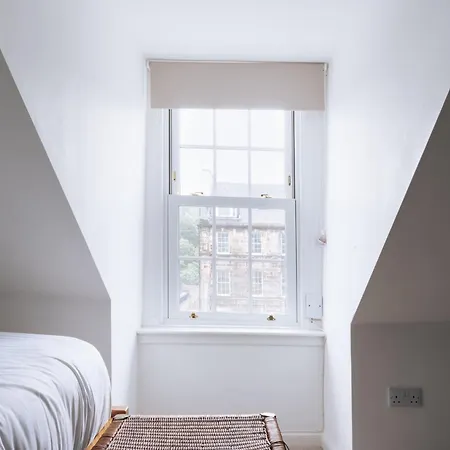 & Modern 2bd Flat - Edinburgh