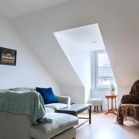 Apartment & Modern 2bd Flat - *