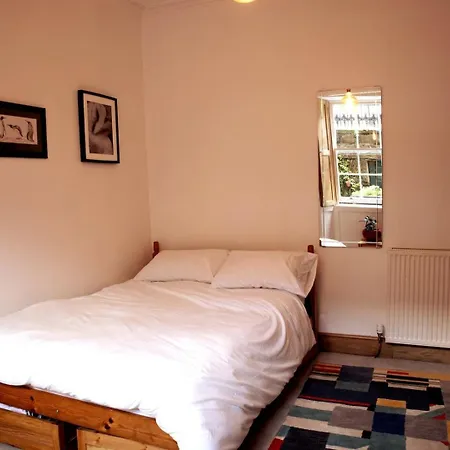 Elegant & Sunny 2bd Basement Stay, Edinburgh! Daire Edinburgh
