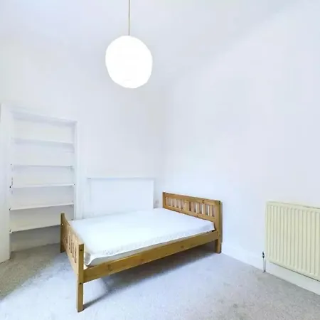 Montagues Luxury Victorian - Fast Wifi & Apartment *