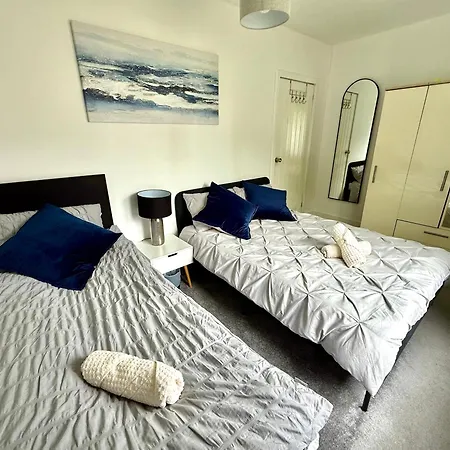 South Gyle House - Superfast Wifi And Free Parking - 7 Minutes From Airport Hébergement de vacances Édimbourg