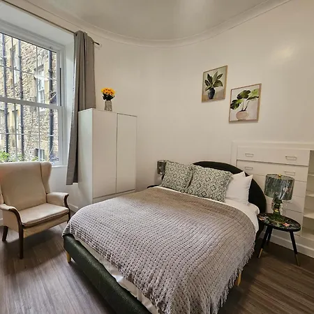 Apartament Urban Oasis