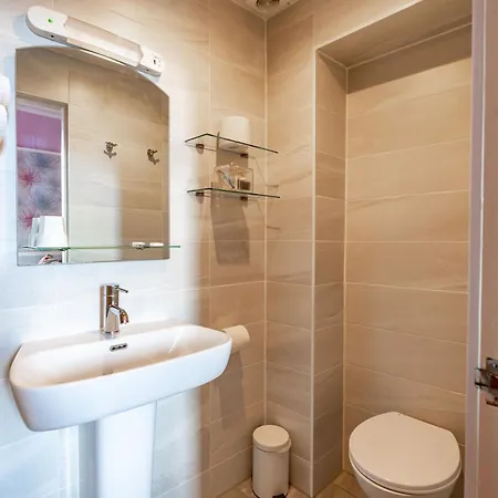 The Gifford בית הארחה