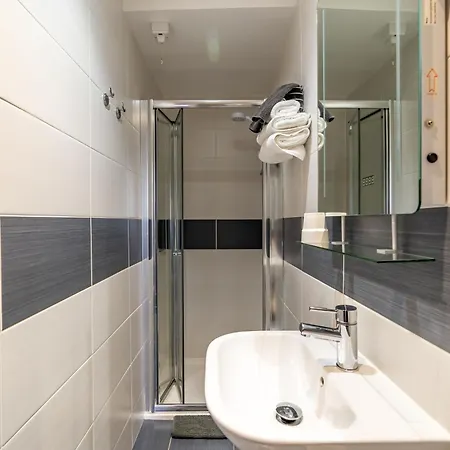 The Gifford 4* إدنبرة