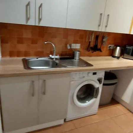 Lauriston Place - Spacious 2 Bedroom شقة