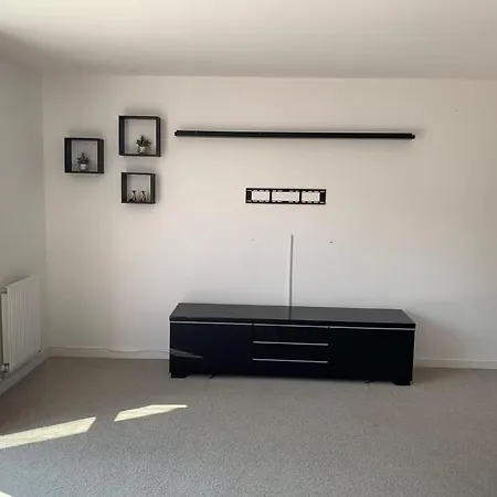 Holiday home 3 Bedrooms House Near Airport With Supermarket And Public Transport Edinburgh